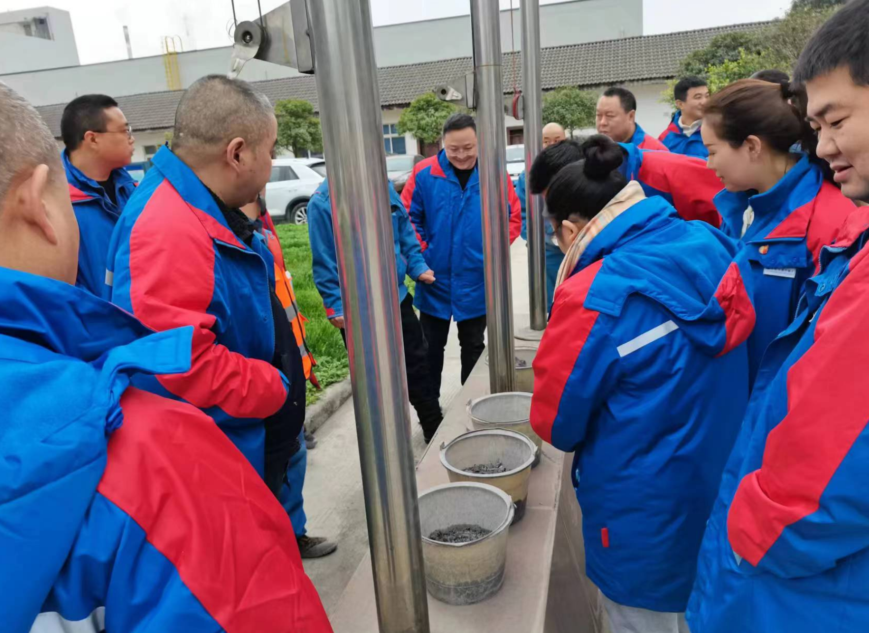 公司商務部開展技術練兵及送溫暖活動